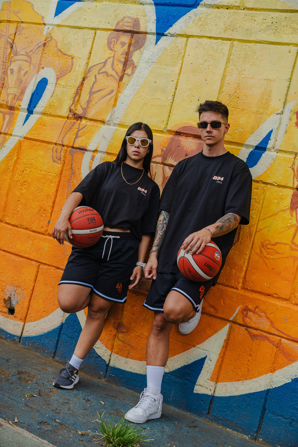 Short vintage fundamentals negro con bordado Naranja