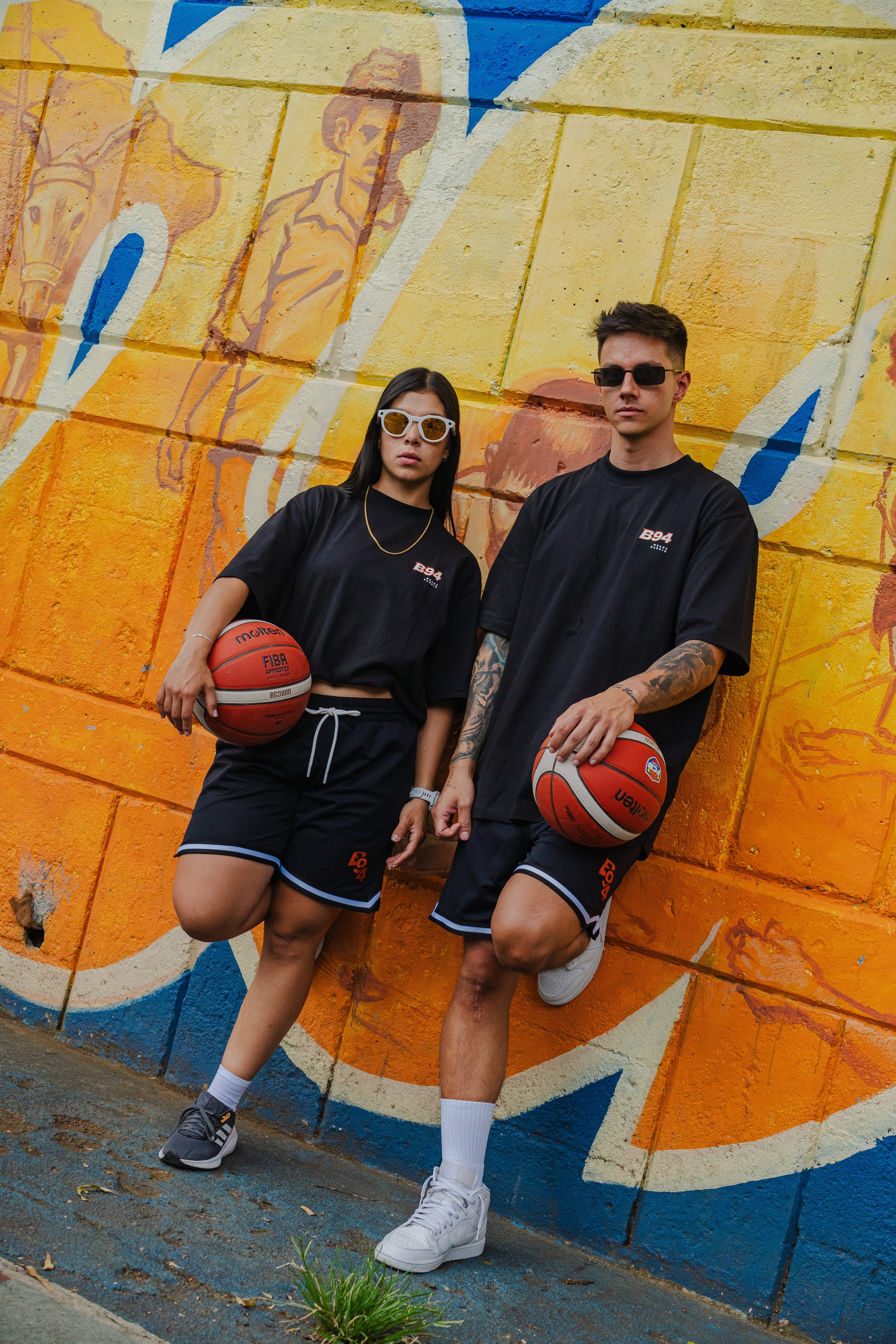 Short vintage fundamentals negro con bordado Naranja